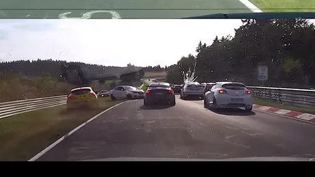 Accident evitat la limită pe Nurburgring. VIDEO