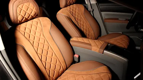 Când urci în mașină, juri că e limuzină. Cum arată o Toyota Prius cu interior de Rolls-Royce?