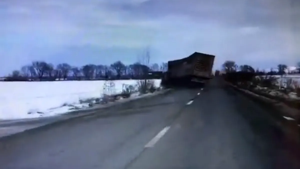 O şoferiţă care conducea cu viteză a provocat un accident grav în Braşov - VIDEO