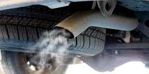 Este legal să lași motorul pornit dacă staționezi mai mult de 5 minute? Ce spune Codul Rutier 2025