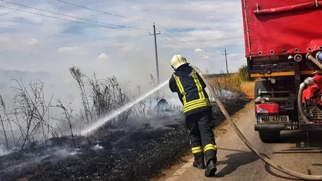 Un autoturism a ars în totalitate în Giurgiu. Sfaturile pompierilor pentru a evita astfel de evenimente