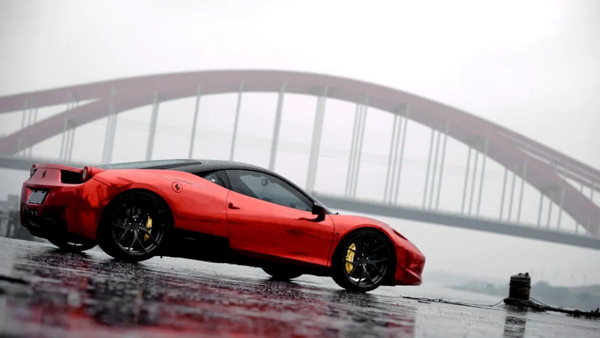 Tuning exotic: Ferrari 458 vopsit în roşu cromat