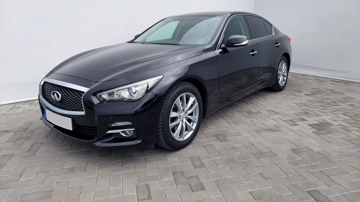 Japoneza cu motor de Mercedes: Infiniti Q50 cu aproape 180.000 de KM la un preț atractiv - GALERIE FOTO