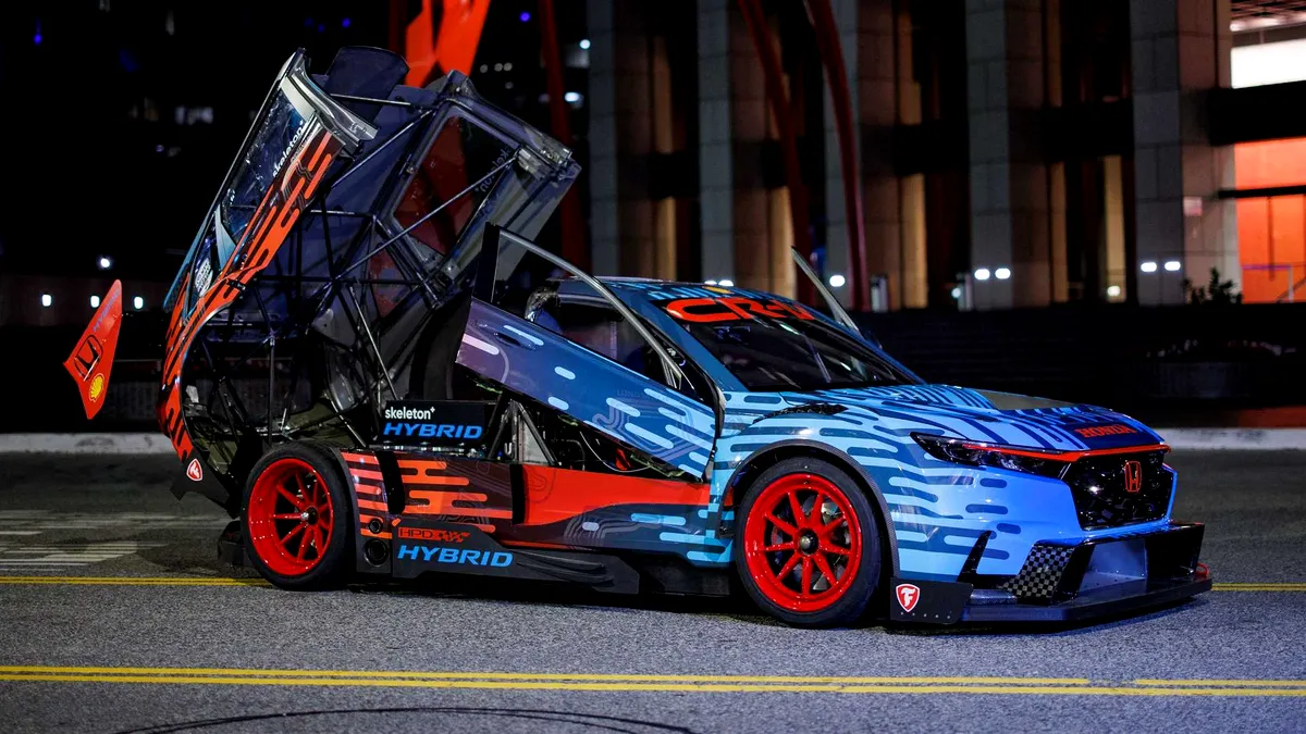 CR-V Hybrid Racer: Honda transformă CR-V într-o mașină de curse cu motor hibrid de 800 CP