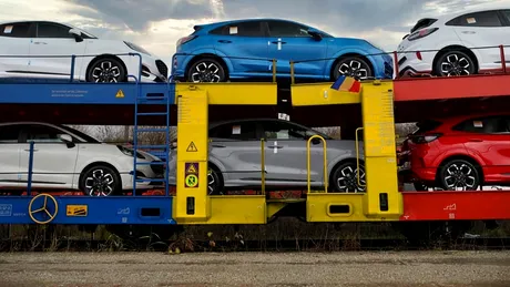 Primele maşini Ford Puma asamblate la Craiova pleacă spre Europa, de Ziua Naţională - Galerie FOTO