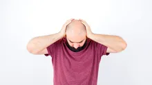 De ce chelim? Vinovatul neașteptat ar putea fi în trusa de cosmetice