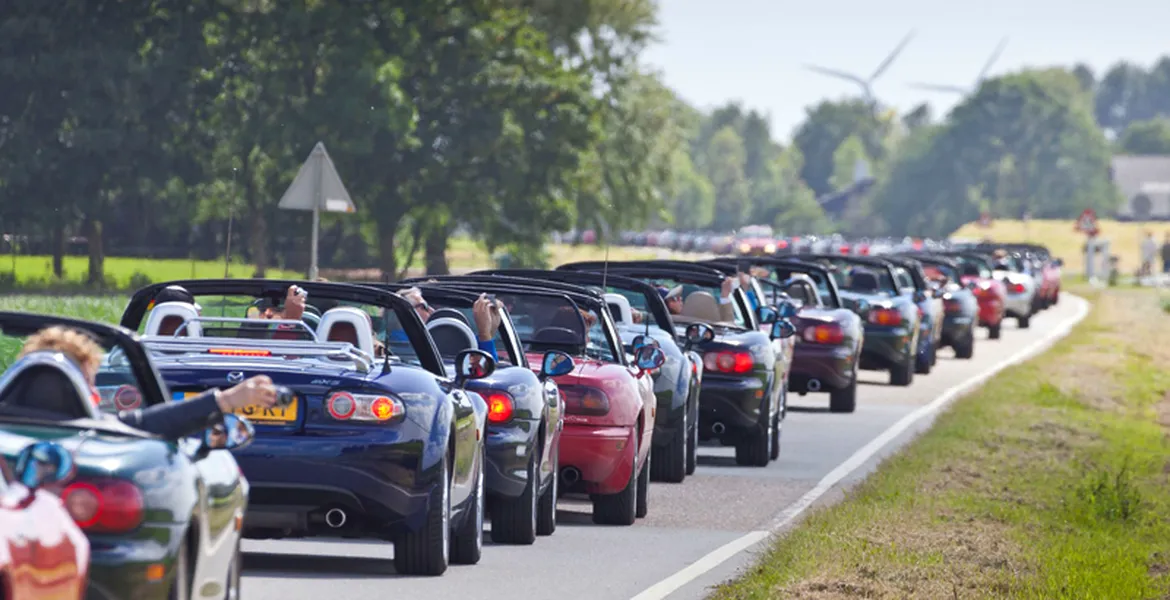 Un nou record mondial doborât de Mazda MX-5