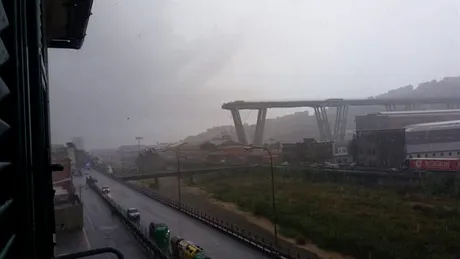 Un român a murit după prăbuşirea segmentului suspendat de autostradă în Italia - VIDEO