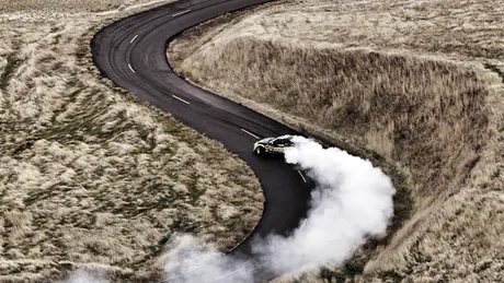 Mai tare ca Gymkhana? Drifturi în tandem, cu Toyota GT86. VIDEO