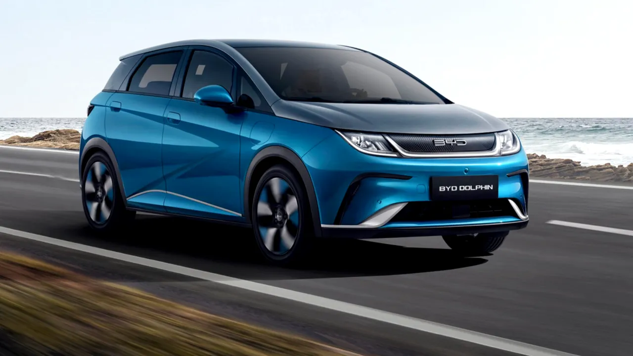 byd-dolphin-a-fost-lansat-in-europa-rivalul-chinez-al-lui-vw-id-3-costa-mai-putin-de-30-000-de-euro-9-scaled 