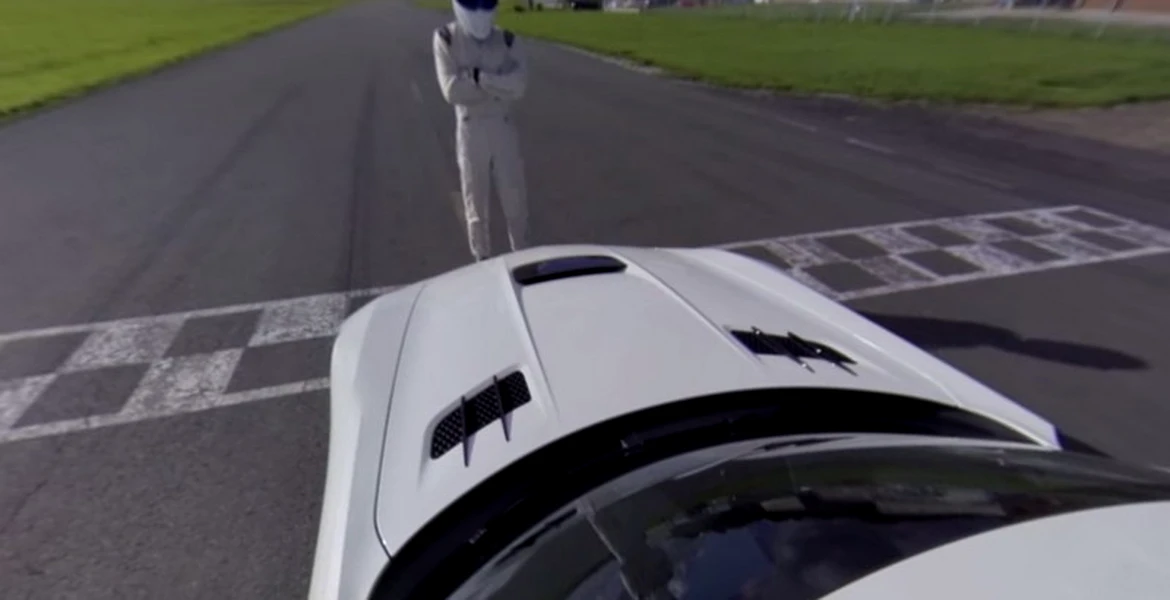 Priveşte-l pe STIG într-un video la 360 de grade, pe circuitul Top Gear!