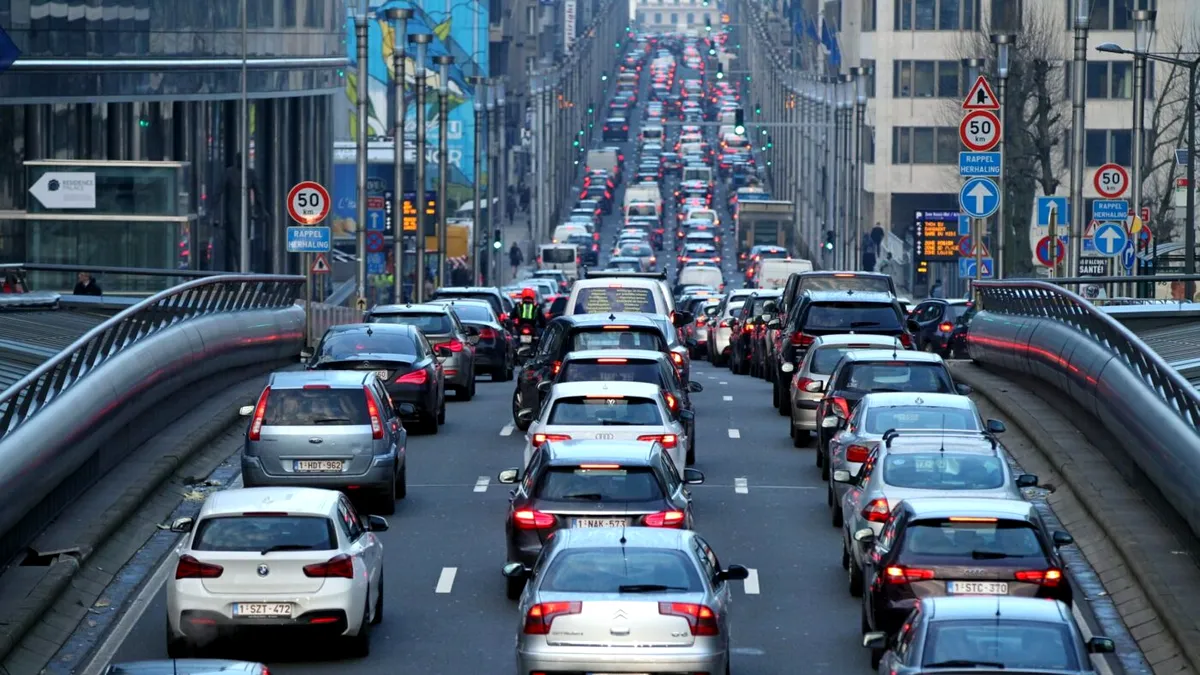 Bruxelles a interzis mașinile pentru o zi, iar de anul viitor va extinde la două zile această măsură