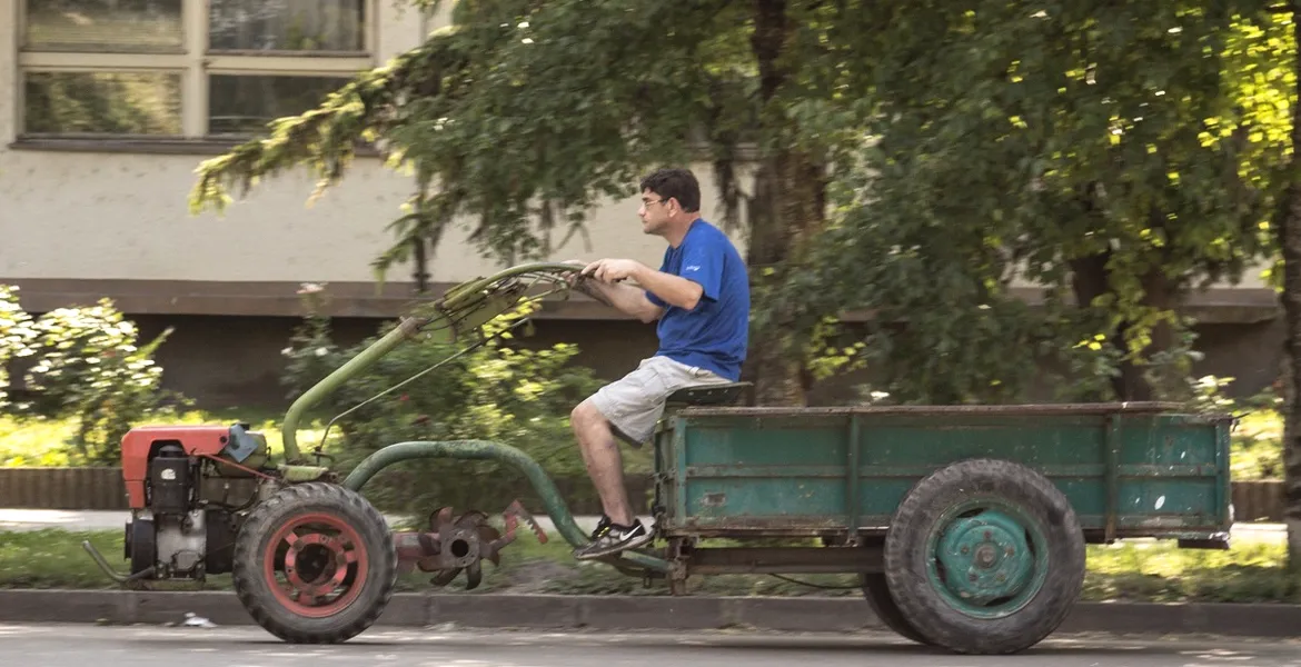 Motocultor pe drum public – Ce se întâmplă dacă întâlnești un echipaj de poliție