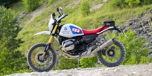 A zecea ediție a BMW Motorrad International are loc în România, la Colțești. 13 echipe se luptă pentru primul loc