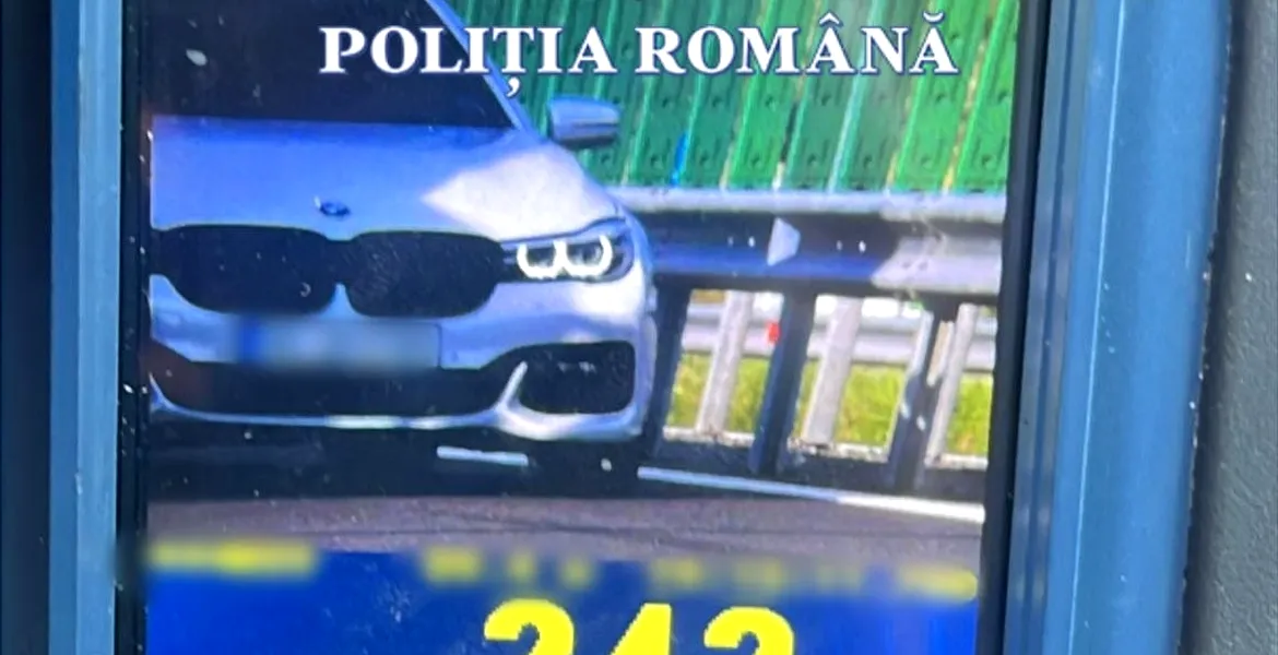 Prins de radar cu peste 240 km/h pe DEx. Craiova-Pitești. Ce a pățit șoferul după ce a fost oprit de polițiști