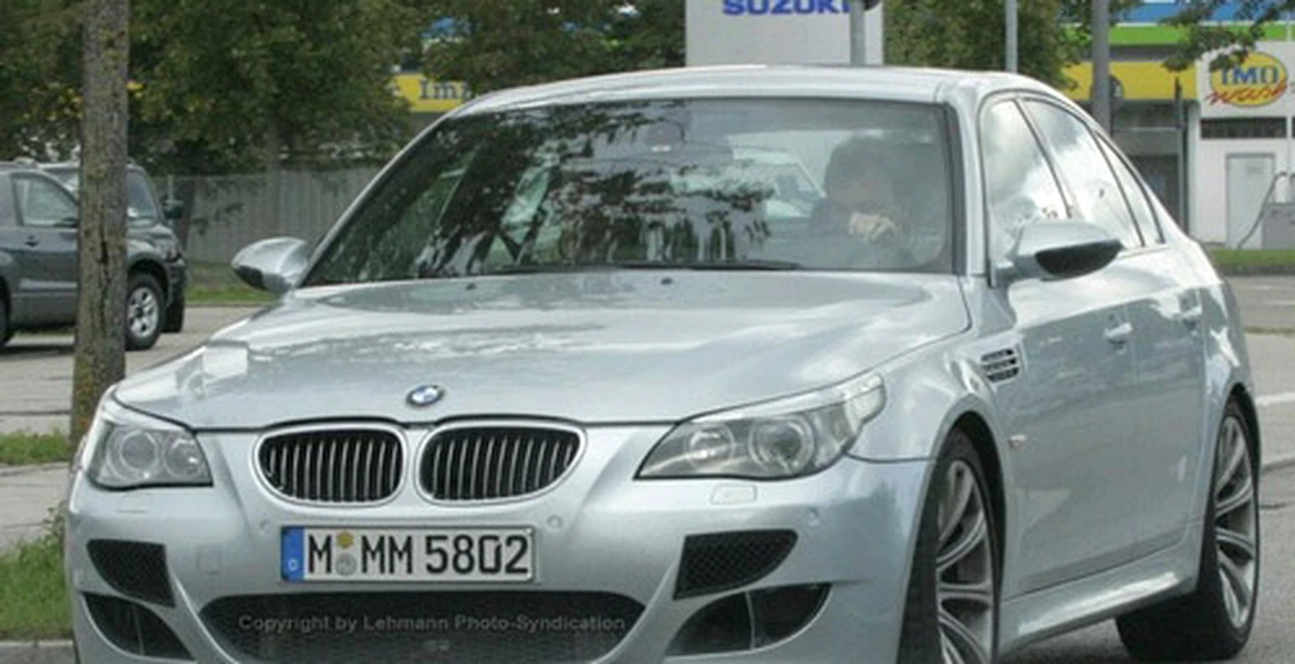 BMW M5 trece la V8