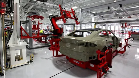 Câte maşini produce zilnic Tesla 