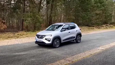 Primul test cu noua Dacia Spring. Cum se conduce cea mai lentă mașină?