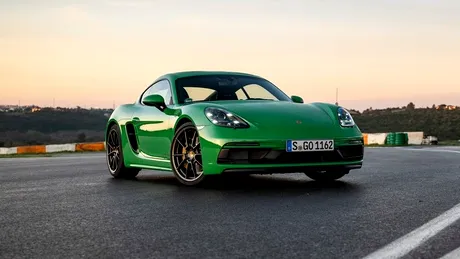 Primele imagini cu viitorul Porsche Cayman electric. Fratele lui Boxster EV a fost surprins în fotografii spion