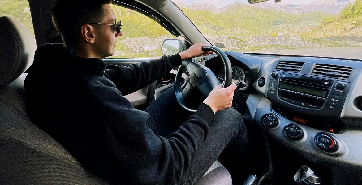 2024: Ai voie să conduci în afara țării dacă ești șofer începător? Ce prevede legislația europeană