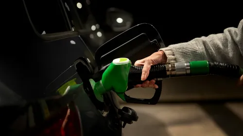 România ajunge printre cele mai scumpe țări din UE la carburanți. Benzina și motorina sunt mai scumpe decât în Spania sau Austria