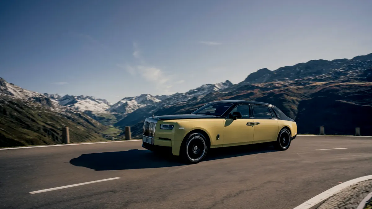 Rolls-Royce lansează un tribut special pentru James Bond. Exemplarul unicat celebrează 60 de ani de la lansarea filmului Goldfinger