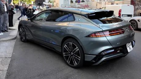 Tehnologia de parcare laterală a lui Denza Z9 GT e uimitoare. Producătorii de anvelope vor fi încântați de această caracteristică - VIDEO