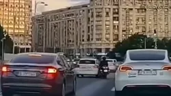 Video | Accident cu mașina de poliție care a depășit neregulamentar. Este vinovat motociclistul sau polițistul?