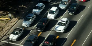 Cum se circulă pe drumurile spre munte sau mare în prima zi din august? Aglomerație pe drumul spre litoral