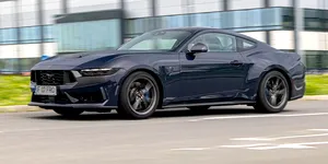 Ford Mustang va fi lansat în format sedan. Viitor rival pentru viitorul Chevrolet Camaro sedan