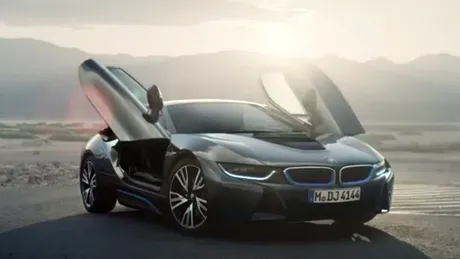 Reclamele cu BMW i8 sunt la fel de artistice precum maşina
