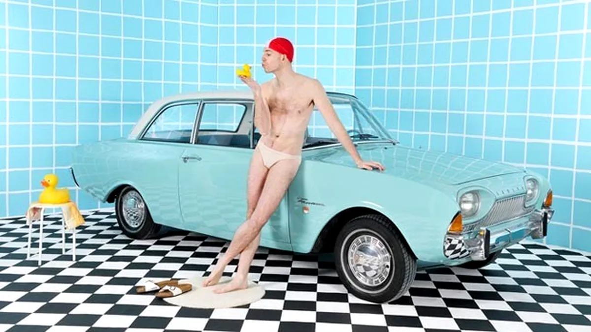 Doar pentru femei: calendarul 2013 Autowasche... cu bărbaţi!