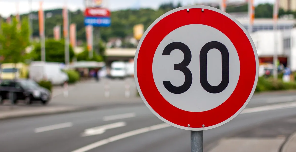 Încă o capitală limitează viteza la 30 de km/h