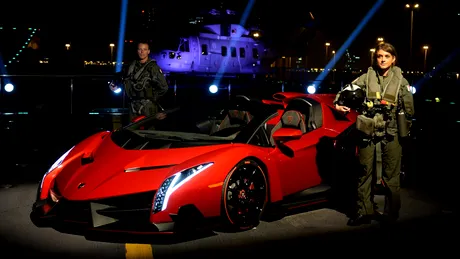 Lamborghini Veneno Roadster, lansat oficial pe un portavion 