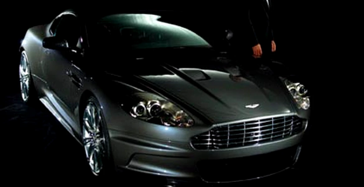 James Bond şi Aston Martin DBS