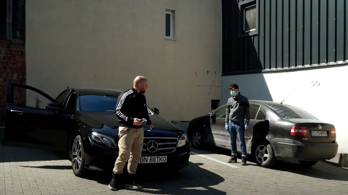 Vecinul lui Mircea Bravo și-a cumpărat Mercedes, dar locuiește cu 