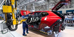 Fabrica BMW din Ungaria funcționează non-stop, ca răspuns la cererea ridicată pentru SUV-ul electric iX3