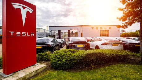 Tesla devine cel mai valoros brand auto, după ce prețul acțiunilor a trecut de 1.000 de dolari