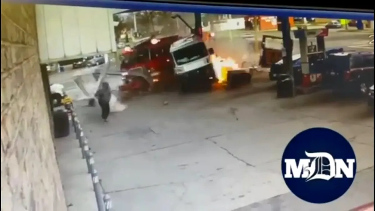 Momentul în care un camion de pompieri distruge o benzinărie - VIDEO