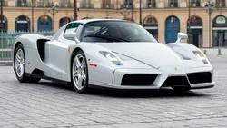 <span class='prepend'>Foto & Video</span> | Unul din cele nouă Ferrari Enzo argintii produse este scos la licitație. Preț estimat de 5,3 milioane de euro