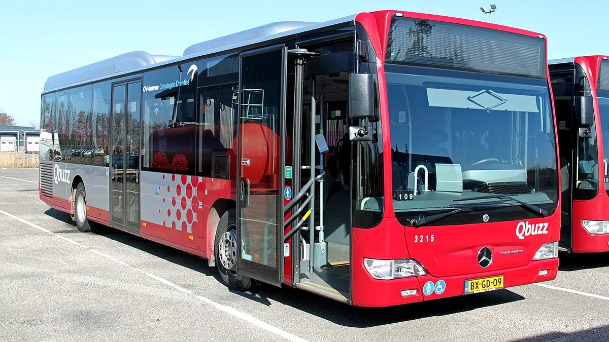 Firea reacţionează cu explicaţii despre cele 400 de autobuze, după ce a fost bombardată de toată lumea