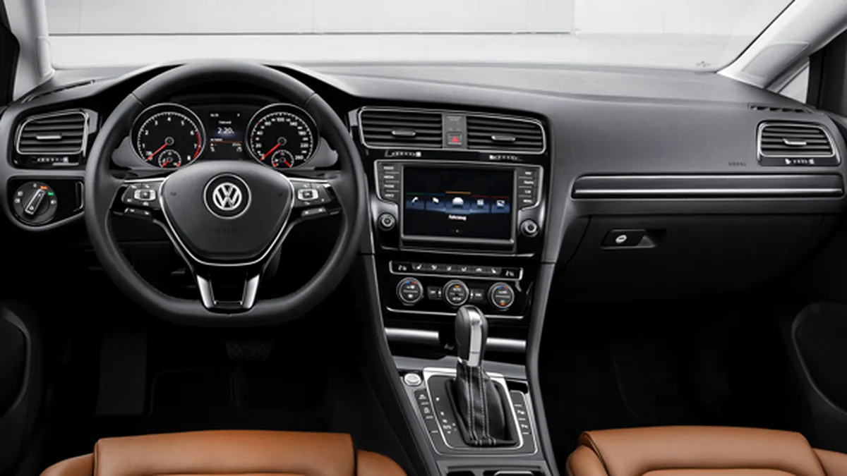 VW a oprit producţia de Passat şi Golf