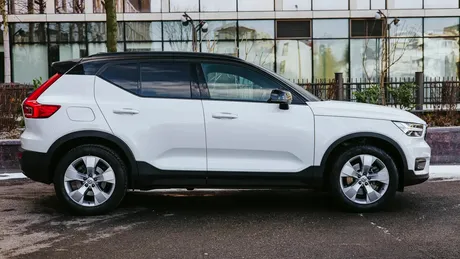 Mașina Zilei: Volvo XC40 R-Design: Design suedez, tracțiune integrală și motor de 2,0 litri. Cât costă un exemplar din 2021?