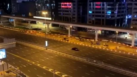 Ce pățesc șoferii care sunt prinși după ora 20:00 cu mașinile pe străzi în Dubai, în timpul epidemiei de Coronavirus