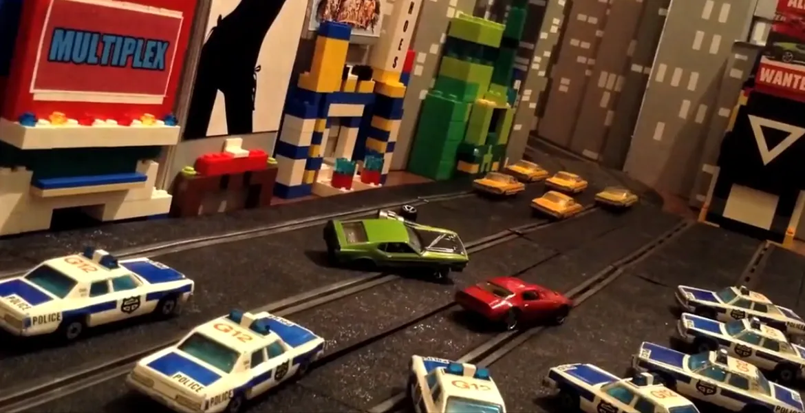 Oameni şi maşinuţe, partea a 2-a: Urmărire aeriană Mustang vs. Corvette
