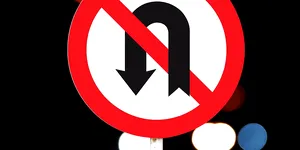 Codul Rutier 2025: Locurile unde este interzis să întorci în „U”. Amenzi uriașe și permis suspendat