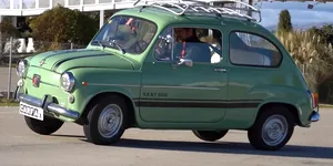 Testul elanului cu o mașină construită acum 50 de ani. A fost comparată cu Dacia Spring