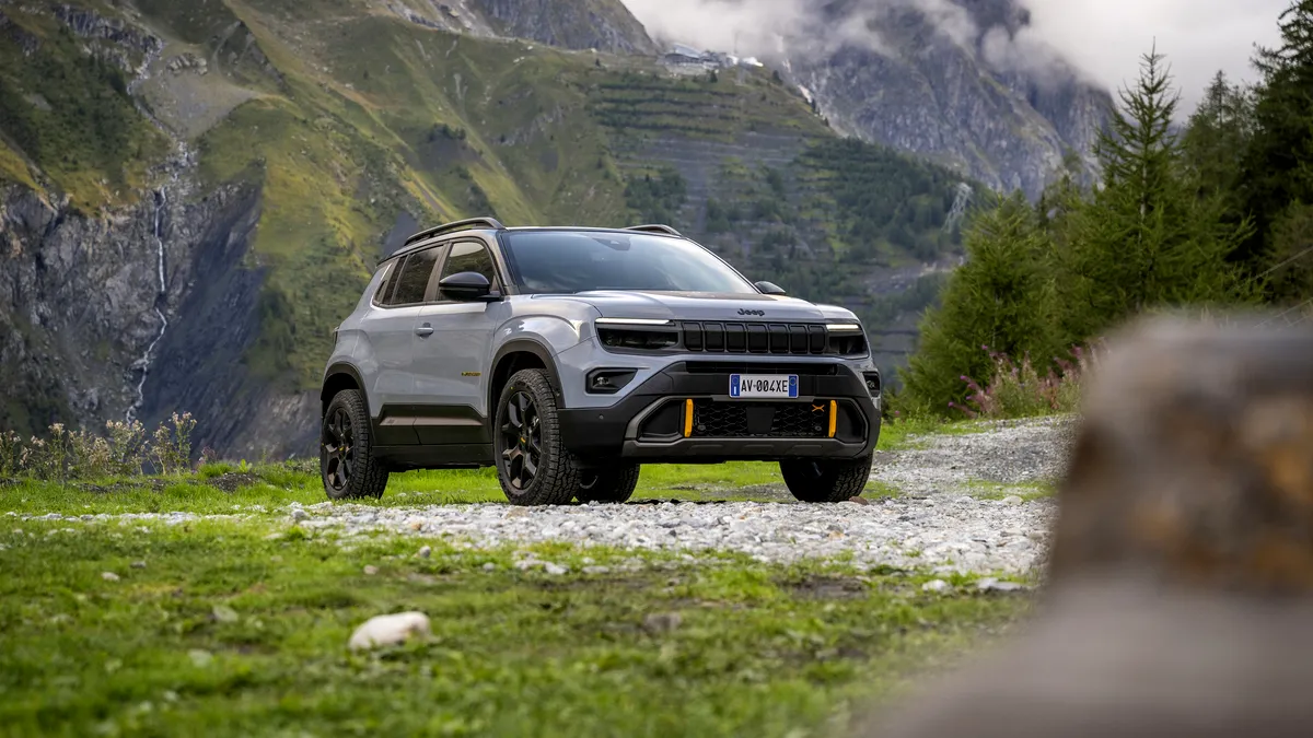 Jeep lansează o ediție specială pentru Avenger, creată în colaborare cu The North Face