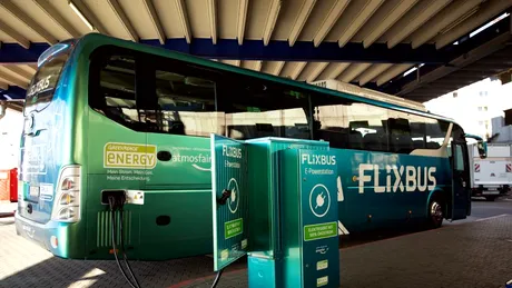 FlixBus şi Greenpeace pun în circulaţie un autocar 100% electric