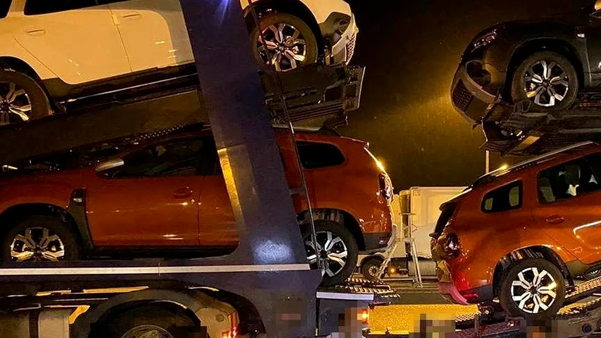 Poliţiştii de frontieră au avut o mare surpriză când au controlat mai multe exemplare Dacia Duster transportate pe platformă